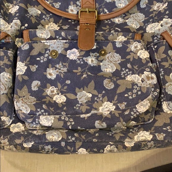 Backpack - Picture 2 of 6